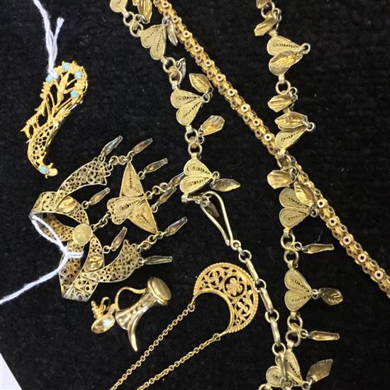 Eastern yellow metal/gold colour jewellery, inc turquoise-set peacock brooch, crescent & ewer pendants, filigree items etc (6)